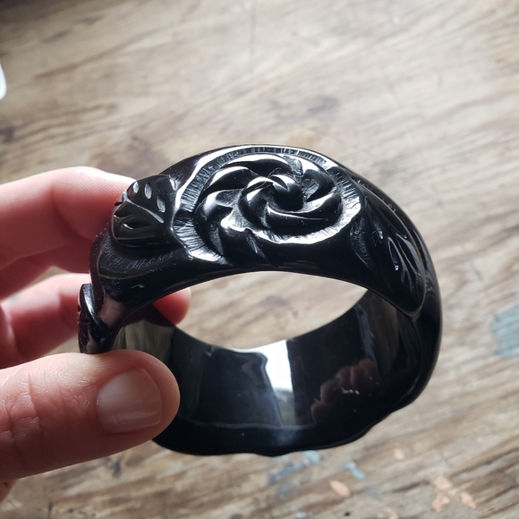 BLACK ROSES Lucite Wide Bangle - Picture 8 of 8